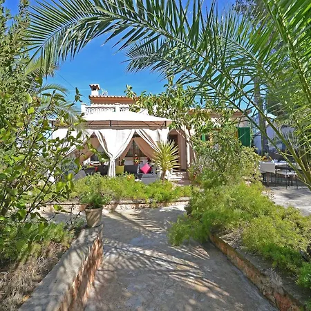 Beautiful With Garden Casa de Férias